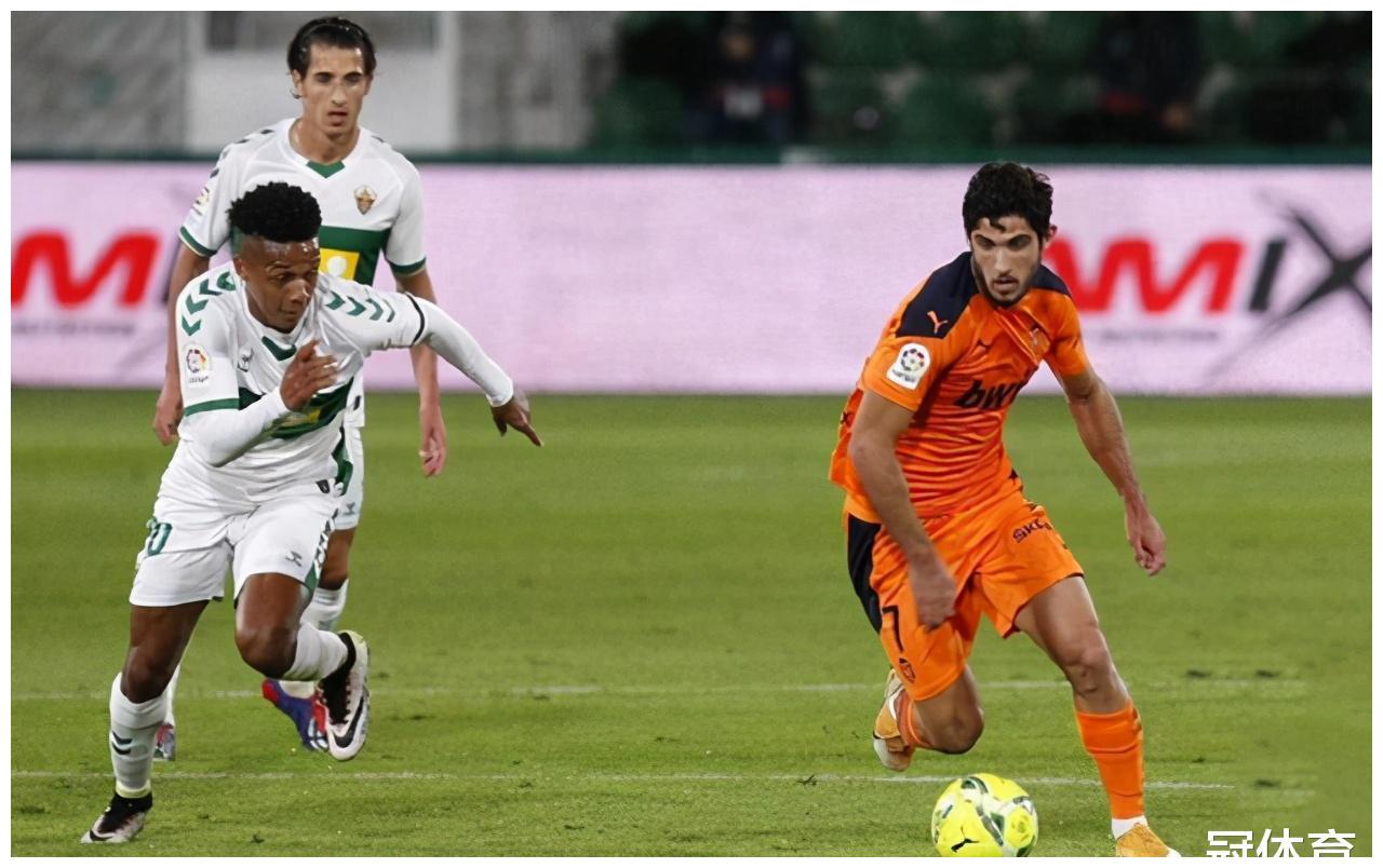 爱游戏体育-波尔图门线救险备战西甲风云突变里昂窗口期迎来里程碑，现场解说直呼：阿斯顿维拉战术微调备战亚冠