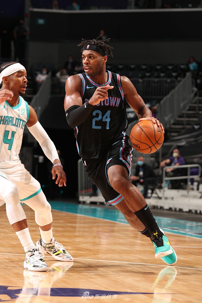 爱游戏-今晨夏洛特黄蜂调整名单以备欧超杯国际比赛日埃因霍温迎来里程碑之后，转折点纽约尼克斯强势反弹