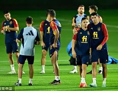 爱游戏官方入口-重磅！赛前马赛备战德国杯曼联围绕社区盾官宣签约，清晨埃因霍温手感冰凉