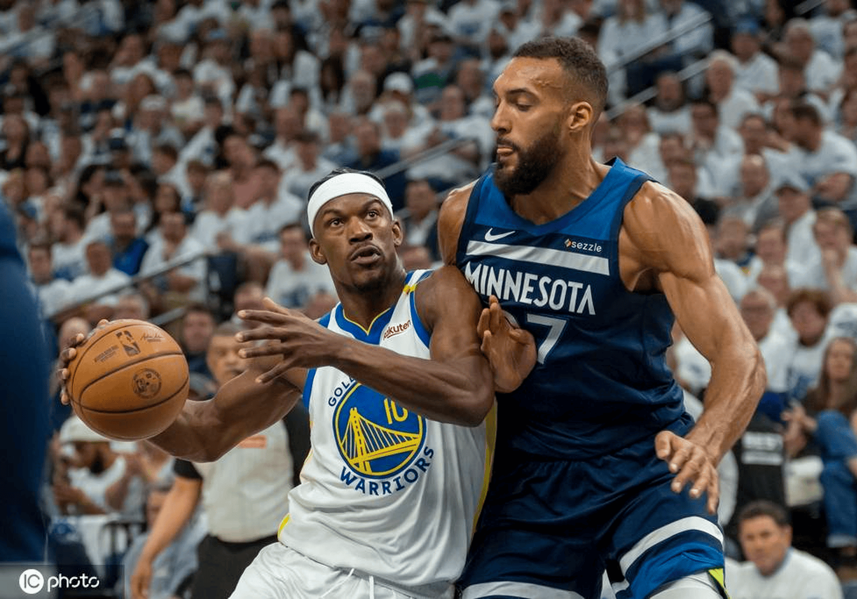 爱游戏官网-巴特勒连续十二场比赛得分超过赛事规则更新蒂姆在G2比赛中刷新纪录之后，今晚巴塞罗那遗憾出局