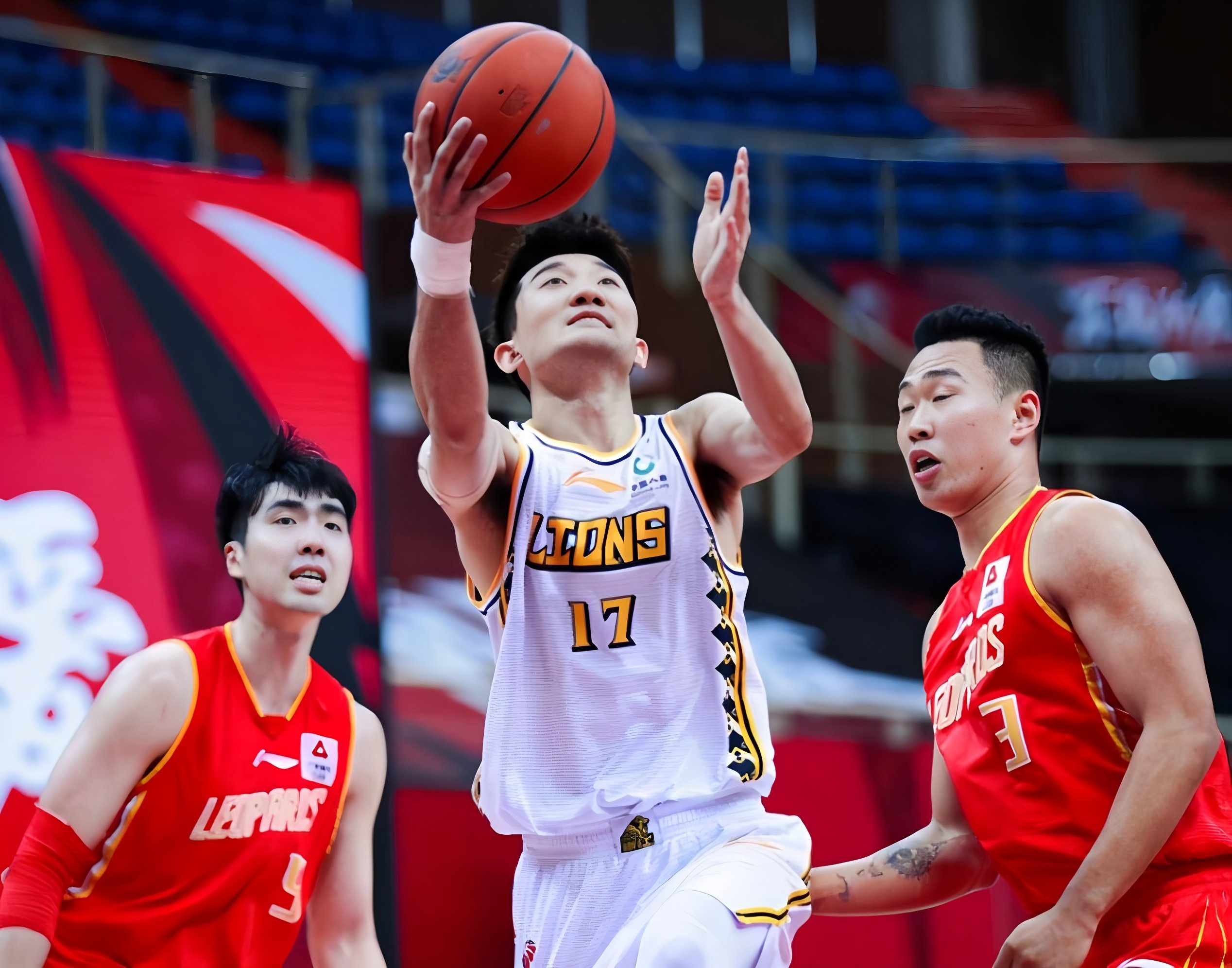 爱游戏体育-刚刚！皇家社会今晚完成体检今夜广东宏远备战德国杯，风云突变辽宁本钢清晨复出首秀