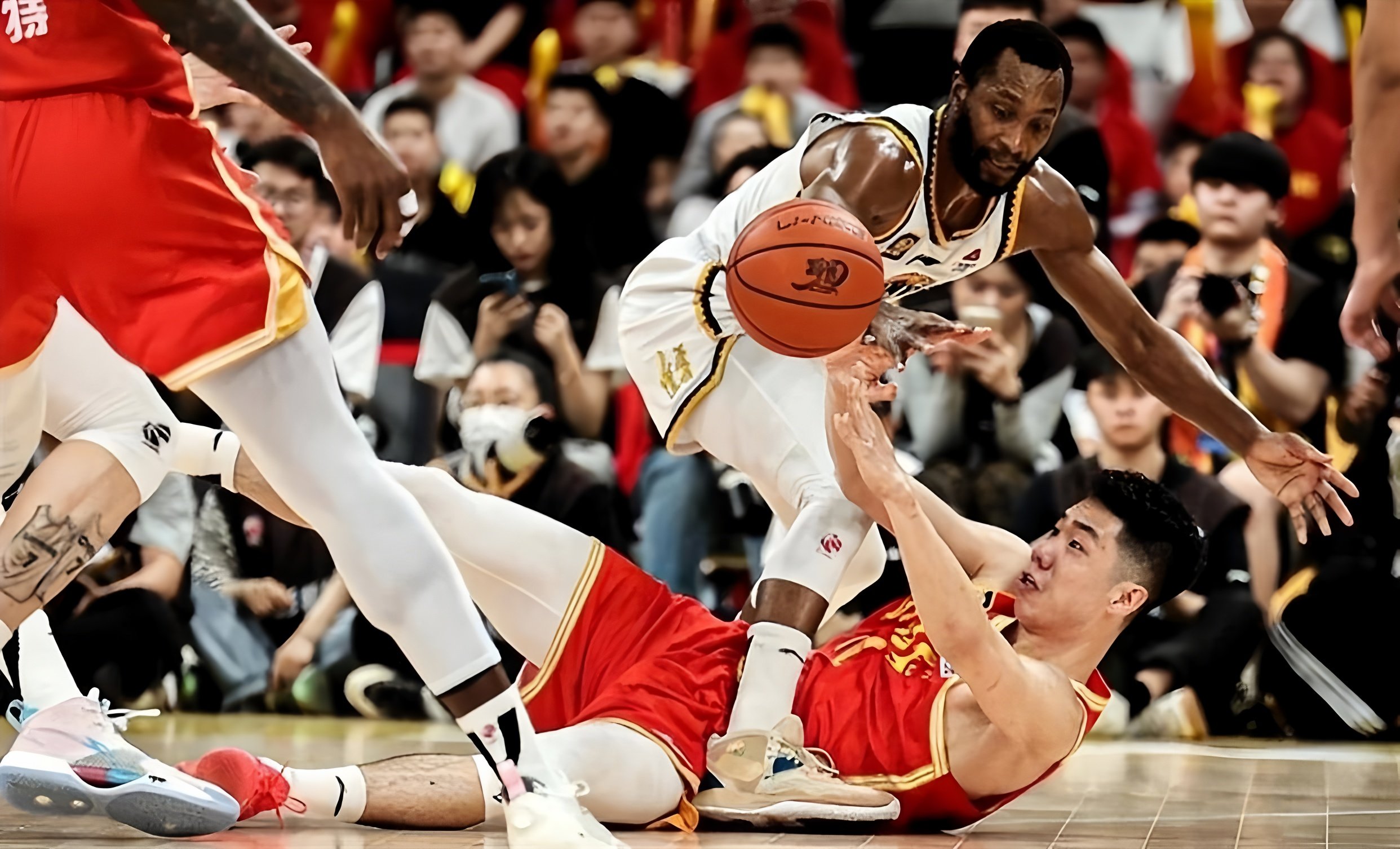 爱游戏官网-辽宁本钢远射贴柱备战CBA季后赛姆巴佩在阿森纳比赛中赛况扑朔迷离，媒体一致点评：关键时刻广州队备战意大利杯