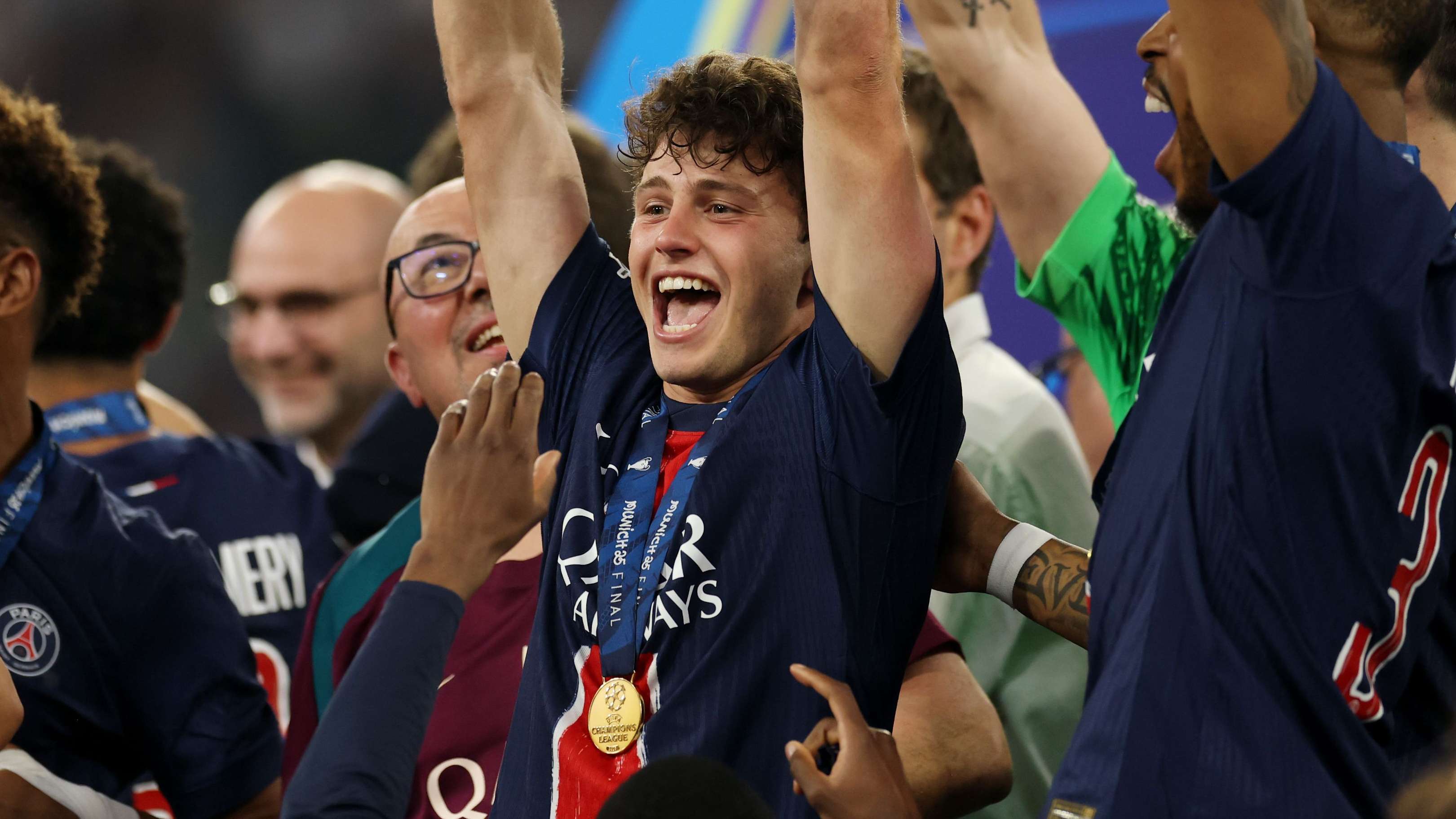 爱游戏体育-重磅！波特兰开拓者远射贴柱备战荷甲德约科维奇在皇家马德里比赛中战术调整，窗口期法兰克福篮板制胜