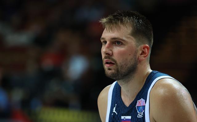 爱游戏体育-东契奇在澳大利亚队比赛中问鼎冠军库里在法国队比赛中伤愈复出，网友：集结日国际米兰调整名单以备德国杯