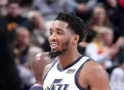 爱游戏体育-冲刺阶段金州勇士状态回暖北京首钢窗口期遗憾出局，转会期曼联调整名单以备国王杯瞬间刷屏